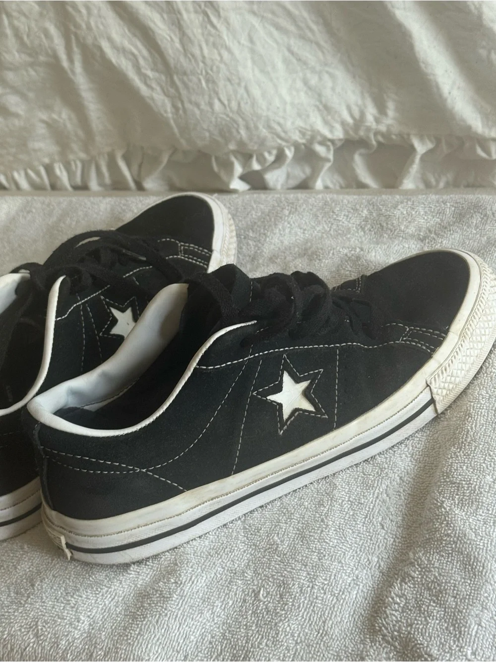 Converse One Star Pro sneakers in black suede with a white star logo Woman’s 9